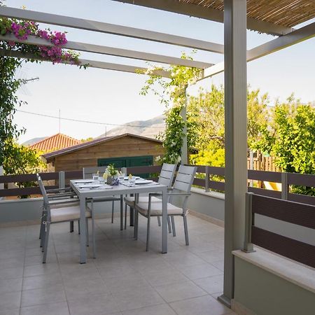 Lucas Home Lixouri Exterior foto